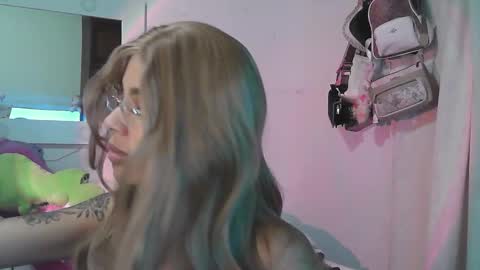 Snapshot of summer_09 chatting on 12-20-25, 03:35 summer 09 online show from 12-20-25, 03:35