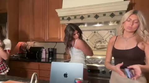 summerclarke2 online show from 10-07-25, 06:43