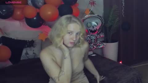 Snapshot of summerjem chatting on 10-31-25, 09:54 summerjem online show from 10-31-25, 09:54