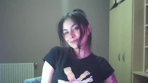 Snapshot of summerprints chatting on 10-29-25, 07:48 Summer online show from 10-29-25, 07:48