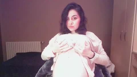 Snapshot of summerprints chatting on 11-17-25, 06:35 Summer online show from 11-17-25, 06:35