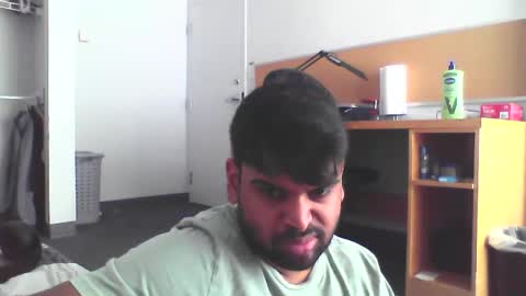 Snapshot of sundoog chatting on 09-17-25, 04:19 Sundoog online show from 09-17-25, 04:19