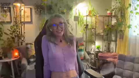 Snapshot of sunnie_dayz chatting on 09-23-25, 04:10 Hi Im Sunnie - Next show Friday August 1 online show from 09-23-25, 04:10