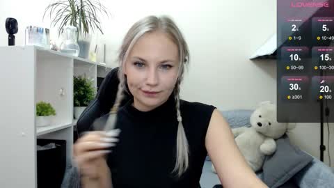 Naomi online show from 09-26-25, 05:44