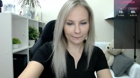 Naomi online show from 10-20-25, 04:57