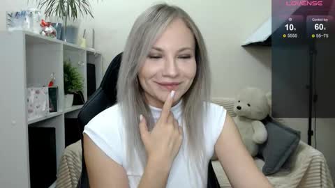 Naomi online show from 11-10-25, 04:33