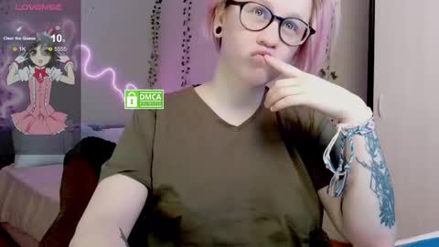 Snapshot of sunny_mood chatting on 02-18-25, 12:28 sunny mood online show from 02-18-25, 12:28