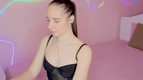 Snapshot of sunnybunnyy5 chatting on 02-26-26, 06:23 Liza online show from 02-26-26, 06:23