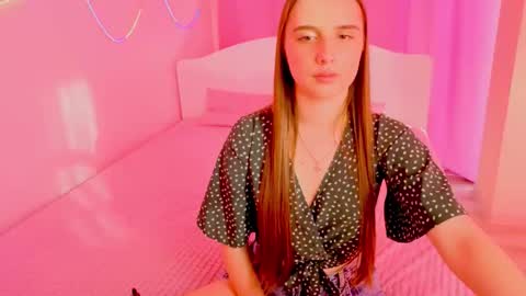 Snapshot of sunnybunnyy5 chatting on 03-13-26, 01:40 Liza online show from 03-13-26, 01:40