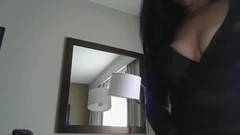 Snapshot of sunnydazeexo chatting on 09-18-25, 04:20 Sunny online show from 09-18-25, 04:20