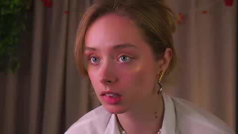 Snapshot of sunnymiu chatting on 12-05-25, 12:08 Helga online show from 12-05-25, 12:08