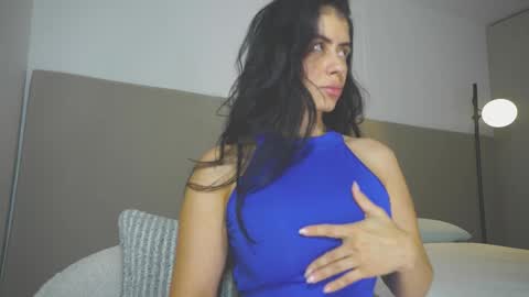 Snapshot of sunnymorrison chatting on 10-22-25, 02:17 sol online show from 10-22-25, 02:17