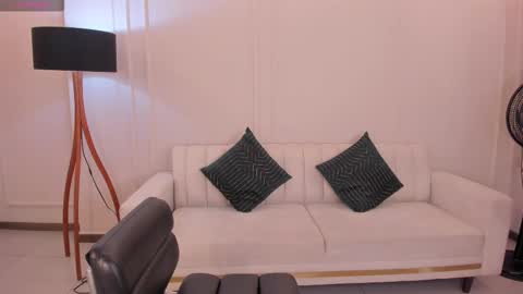 Snapshot of sunnyrivers_ chatting on 10-10-25, 07:02 Sunny Rivers online show from 10-10-25, 07:02