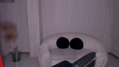 Snapshot of sunnyrivers_ chatting on 10-27-25, 04:22 Sunny Rivers online show from 10-27-25, 04:22