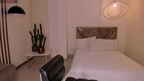 Snapshot of sunnyrivers_ chatting on 10-28-25, 05:48 Sunny Rivers online show from 10-28-25, 05:48