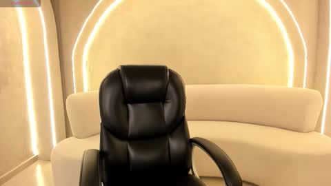 Snapshot of sunnyrivers_ chatting on 11-14-25, 10:58 Sunny Rivers online show from 11-14-25, 10:58