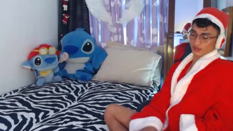 Snapshot of superasian143xx chatting on 12-22-24, 02:28 GAY online show from 12-22-24, 02:28