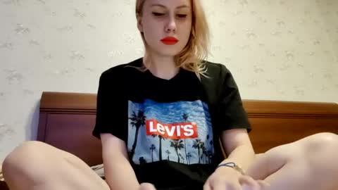 Snapshot of supereasyx chatting on 12-07-24, 10:45 Annie online show from 12-07-24, 10:45