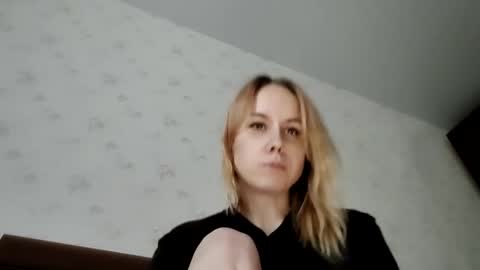 Snapshot of supereasyx chatting on 01-27-25, 10:49 Annie online show from 01-27-25, 10:49