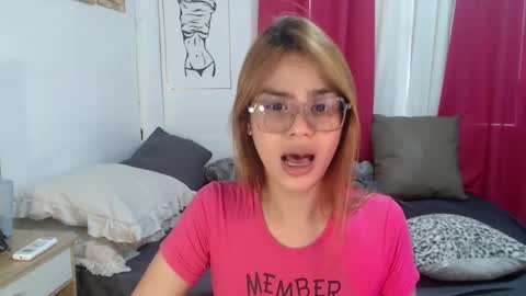 Snapshot of superhotvaleria chatting on 09-27-25, 07:13 Im val online show from 09-27-25, 07:13