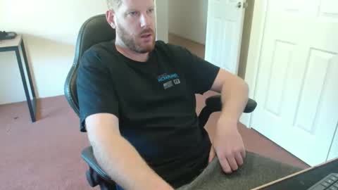 Snapshot of surge_0 chatting on 10-18-25, 11:38 surge_0 online show from 10-18-25, 11:38