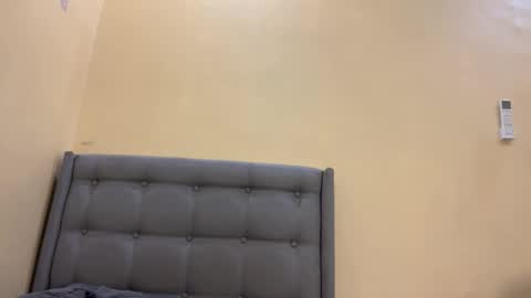 Mia online show from 01-11-26, 03:00