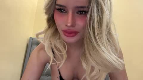 Mia online show from 01-14-26, 06:19