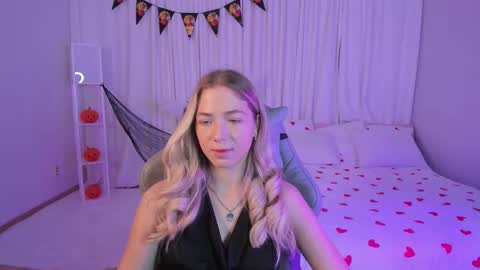 Snapshot of susanmimi chatting on 10-28-25, 01:53 Susan online show from 10-28-25, 01:53