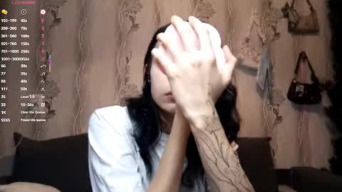 Snapshot of susannahmcdade chatting on 12-17-25, 01:28 Kate online show from 12-17-25, 01:28