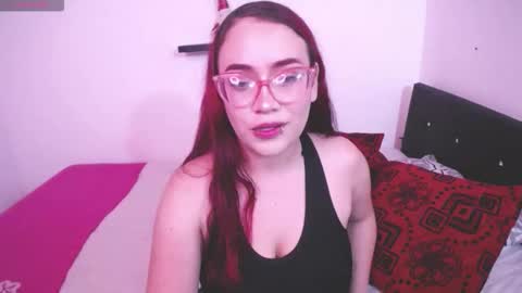 Snapshot of susanzoro99 chatting on 12-18-25, 12:17 Susan online show from 12-18-25, 12:17