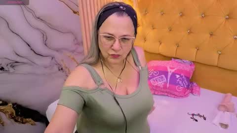 Snapshot of sussy_perez_ chatting on 02-05-26, 02:05 Sussy online show from 02-05-26, 02:05