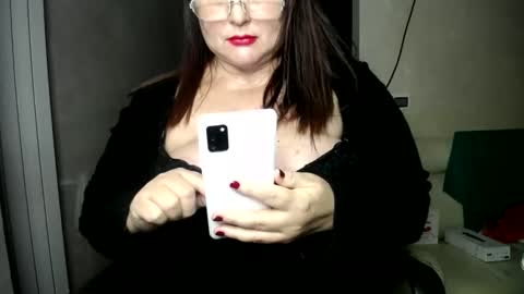 Snapshot of sutralove chatting on 01-13-25, 07:10 Curvy Charm online show from 01-13-25, 07:10