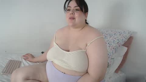 Snapshot of suzyitsstunning23 chatting on 11-21-25, 02:32 suzy online show from 11-21-25, 02:32