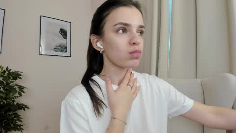 Suzy  next stream  Thursday Friday Saturday online show from 01-22-25, 05:05