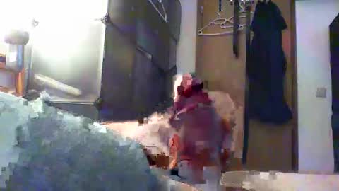 Snapshot of sven33755 chatting on 12-22-25, 10:12 sven33755 online show from 12-22-25, 10:12