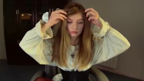 Eva online show from 10-15-25, 01:33