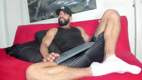 Snapshot of sweatyhairypig1 chatting on 11-19-25, 04:23 joel bliss online show from 11-19-25, 04:23