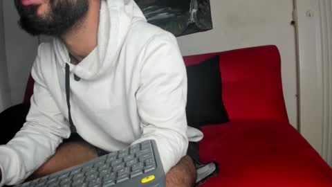 Snapshot of sweatyhairypig1 chatting on 11-19-25, 11:05 joel bliss online show from 11-19-25, 11:05