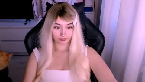 Snapshot of sweeet_baby0 chatting on 10-14-25, 01:17 Kate online show from 10-14-25, 01:17