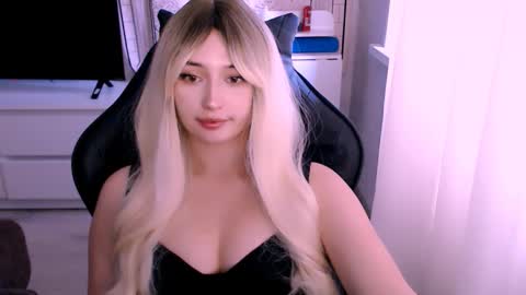 Snapshot of sweeet_baby0 chatting on 10-17-25, 03:10 Kate online show from 10-17-25, 03:10