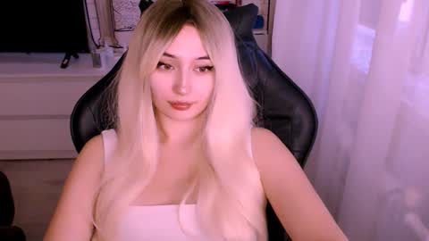 Snapshot of sweeet_baby0 chatting on 10-19-25, 01:17 Kate online show from 10-19-25, 01:17