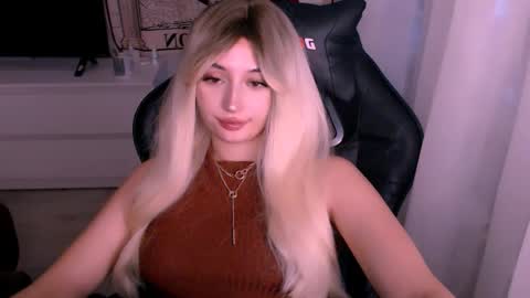 Snapshot of sweeet_baby0 chatting on 10-22-25, 01:06 Kate online show from 10-22-25, 01:06