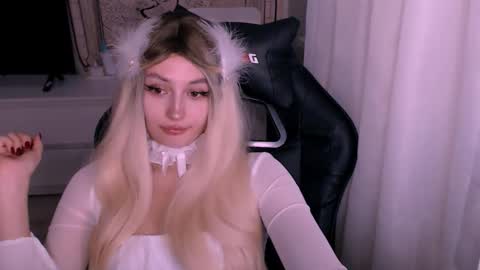 Snapshot of sweeet_baby0 chatting on 11-10-25, 02:10 Kate online show from 11-10-25, 02:10