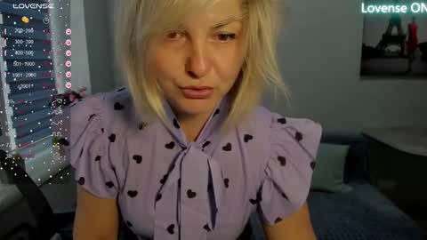 Snapshot of sweet___margaret chatting on 03-08-25, 11:27 Margaret online show from 03-08-25, 11:27