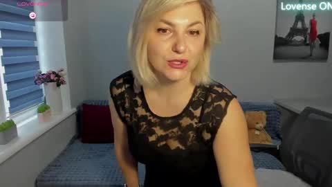 Snapshot of sweet___margaret chatting on 03-09-25, 01:59 Margaret online show from 03-09-25, 01:59