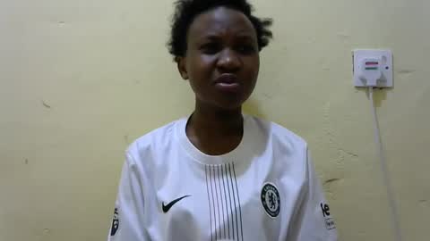 Snapshot of sweet_amor254 chatting on 10-19-25, 11:00 Silvia online show from 10-19-25, 11:00