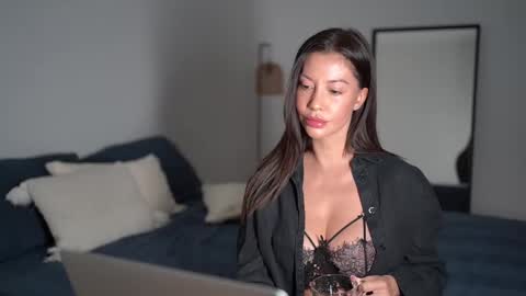 Dorothea online show from 10-20-25, 03:23