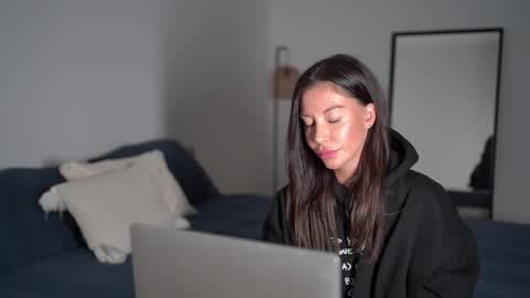 Dorothea online show from 10-26-25, 09:42