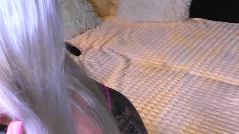 Snapshot of sweet_barbe chatting on 10-20-25, 03:45 Alice online show from 10-20-25, 03:45