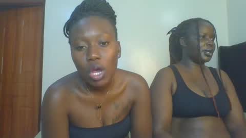 Snapshot of sweet_camila5 chatting on 10-21-25, 10:10 Camila online show from 10-21-25, 10:10